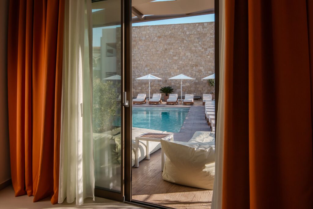 Modern disabled access suites in Kissamos, Crete with thoughtful amenities